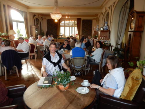 Sortie en Franche-Comté et en Bourgogne: pause-café à Malbuisson.