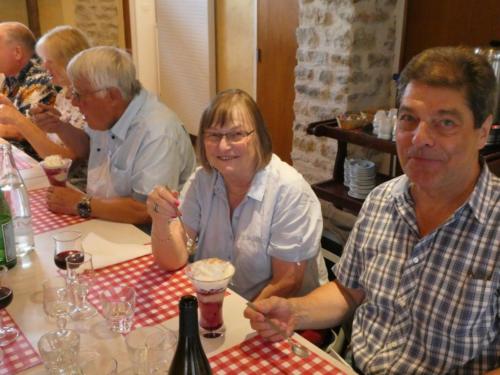 Sortie dans l'Auxerrois: restaurant Le Marmagne, à Marmagne.  Claude Richard, Christiane et Bernard Chevalley. 