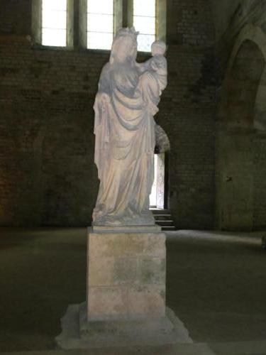 Sortie dans l'Auxerrois: Abbaye de Fontenay. L'église abbatiale - la Vierge à l'enfant. 