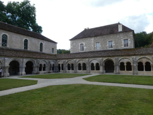 Sortie dans l'Auxerrois: Abbaye de Fontenay. Le jardin du cloître.