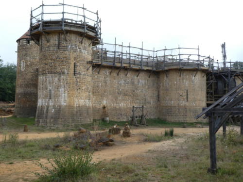 Sortie dans l'Auxerrois: Visite du chantier médiéval de Guédelon. Le château fort tel qu'il aurait pu exister au premier tiers du XIIIe siècle. 