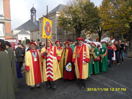 Chapitre de la Confrérie de la Faisanderie à Sully-sur-Loire: Jean-François Kunzi, Robert Goffinet, Danielle Zehr, Martine de Montollin et Alfred Zehr. 