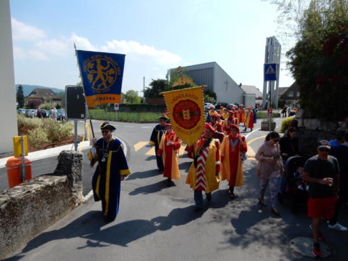 Cortège de la Fête du vin à Cressier.