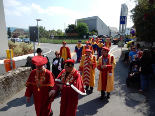 Cortège de la Fête du vin à Cressier.