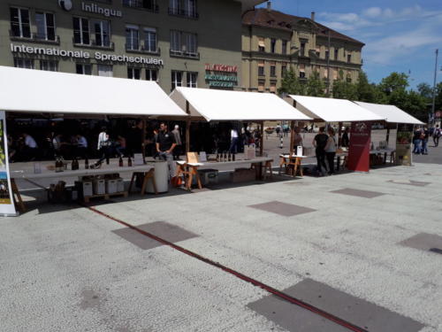 Promotion des vins et des produits du terroir neuchâtelois à Berne.