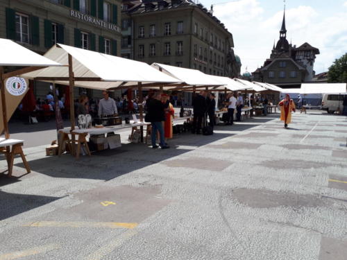 Promotion des vins et des produits du terroir neuchâtelois à Berne.