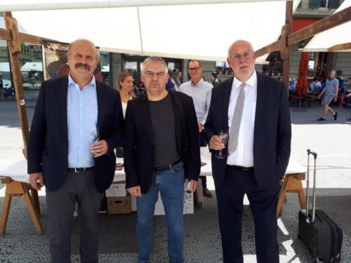 Promotion des vins et des produits du terroir neuchâtelois à Berne: Philippe Bauer, Denis de la Reussille et Didier Berberat. 