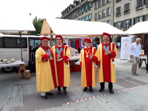 Promotion des vins et des produits du terroir neuchâtelois à Berne: Jean-François Kunzi, Danielle Zehr, Christiane et Bernard Chevalley. 