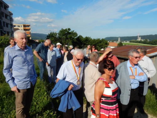 Frairie de la floraison chez Serge Divernois à Cornaux: visite des vignes.