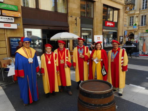 Dégustation du Neuchâtel Œil-de-Perdrix: Rémy Pheulpin, Christiane Chevalley, Alfred Zehr, Bernard Chevalley, Marie-France Matter et Jean-François Kunzi. 