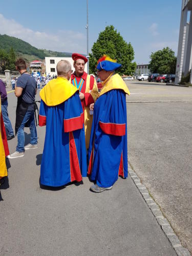 Fête du vin à Cressier: Bernard Chevalley et deux confrères Olifants. 