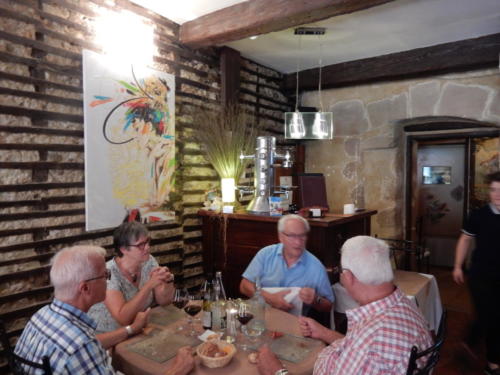 Sortie dans les Côtes-du-Rhône: repas à Romans.Jean et Françoise Erard, Jean-François Kunzi et Robert Goffinet.