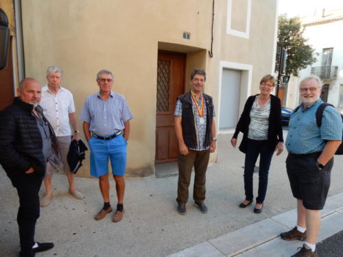 Sortie dans les Côtes-du-Rhône: Orange. Le chauffeur, Daniel Principi, Claude Duvoisin, Bernard Chevalley, Brigitte Gyger et Michel Froidevaux.