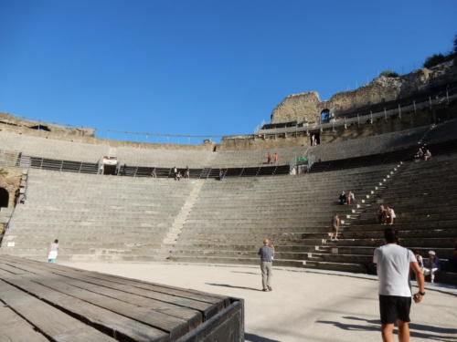 Sortie dans les Côtes-du-Rhône: théâtre antique d'Orange.