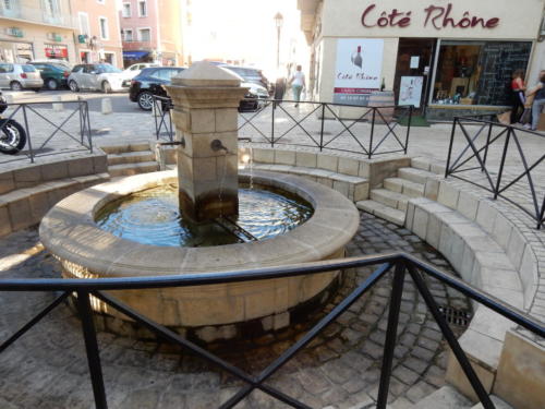 Sortie dans les Côtes-du-Rhône: Orange.