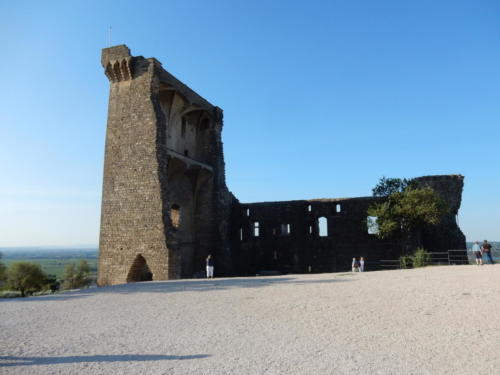 Sortie dans les Côtes-du-Rhône: le château de Châteauneuf-du-Pape.