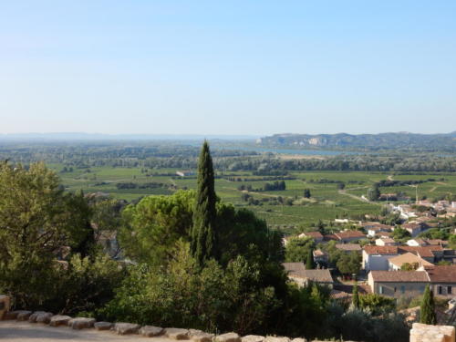 Sortie dans les Côtes-du-Rhône: vue du château de Châteauneuf-du-Pape. 