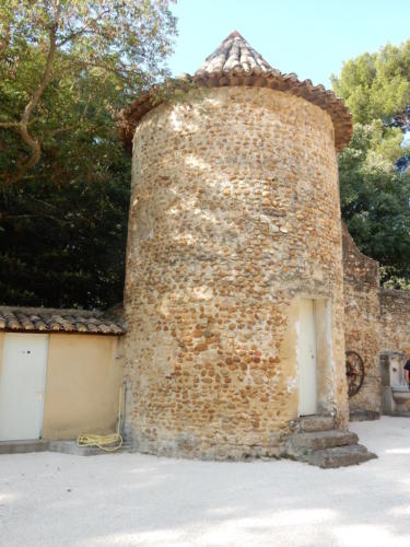 Sortie dans les Côtes-du-Rhône: château de la Nerthe.