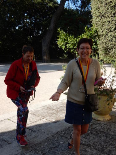 Sortie dans les Côtes-du-Rhône: château de la Nerthe.Danielle Zehr et Micheline Jaccoud. 