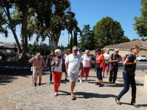 Sortie dans les Côtes-du-Rhône: arrivée au château de la Nerthe.