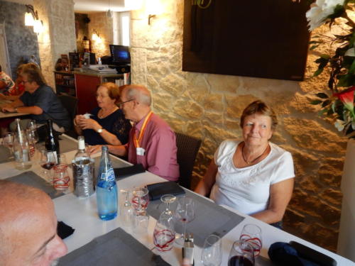 Sortie dans les Côtes-du-Rhône: Yvette L'Eplattenier, Pierre-Jean Erard et Rose Buschini.