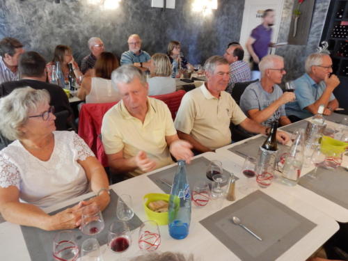 Sortie dans les Côtes-du-Rhône: Chantal Chatelain, Daniel Principi, Claude Duvoisin, Jean Erard et Jean-François Kunzi. 