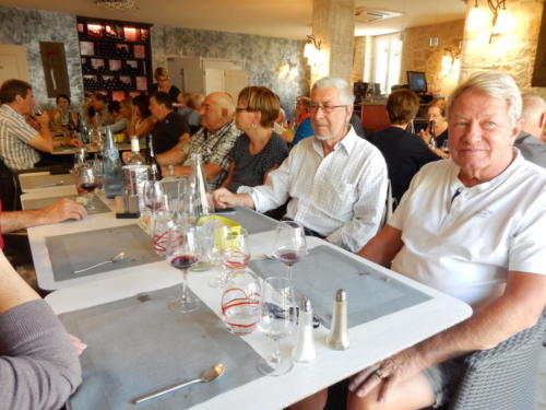 Sortie dans les Côtes-du-Rhône: Edgar Weise, Brigitte Gyger, Alfred Zehr et Walter Zwahlen. 