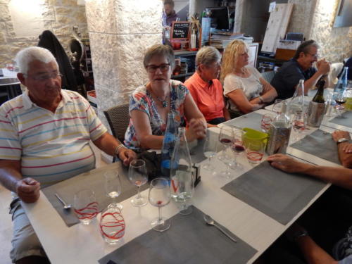 Sortie dans les Côtes-du-Rhône: Robert Goffinet, Françoise Erard, Josiane Duvoisin, Christine Principi et Pascal Chatelain.