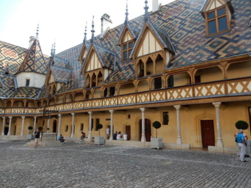 Sortie en Franche-Comté et en Bourgogne: visite de l'Hôtel Dieu de Beaune. 