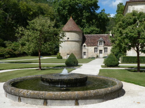 Sortie dans l'Auxerrois: Abbaye de Fontenay. Le colombier et le chenil. 
