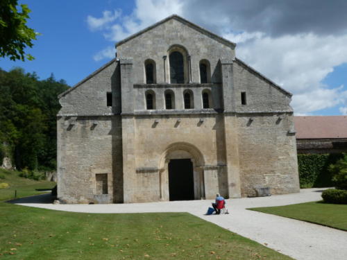 Sortie dans l'Auxerrois: Abbaye de Fontenay. L'église abbatiale.