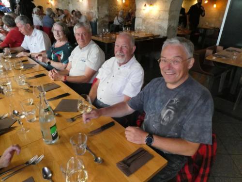 Sortie dans l'Auxerrois: Repas à la brasserie Le Quai, à Auxerre. Daniel Principi, Nelly Richard, Gérard Colomb, Alain Geiser et Sylvain Ischer. 