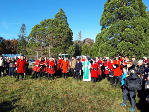 Chapitre de la Confrérie de la Faisanderie, à Sully-sur-Loire: La rencontre conviviale du samedi matin dans la forêt d'Orléans, suivie d'une chasse à courre.