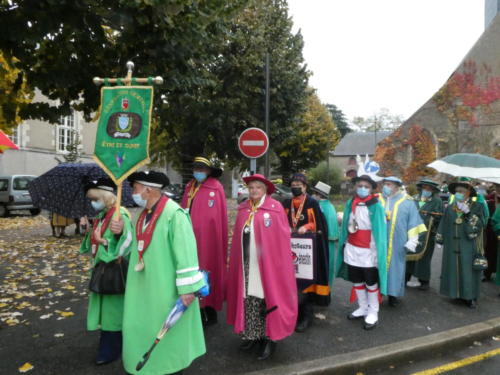 Chapitre de la Confrérie de la Faisanderie, à Sully-sur-Loire: Le cortège à travers la ville de Sully.