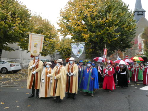 Chapitre de la Confrérie de la Faisanderie, à Sully-sur-Loire: Le cortège à travers la ville de Sully.