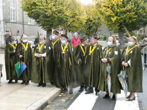 Chapitre de la Confrérie de la Faisanderie, à Sully-sur-Loire: Le cortège à travers la ville de Sully.