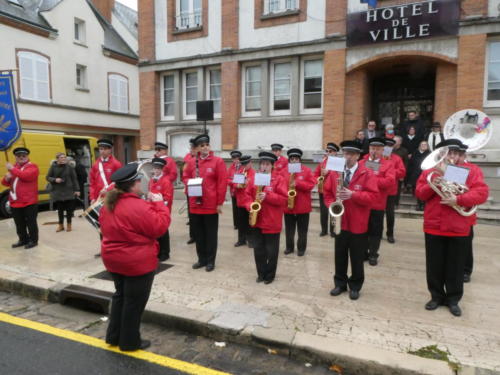 Chapitre de la Confrérie de la Faisanderie, à Sully-sur-Loire: Le cortège à travers la ville de Sully.