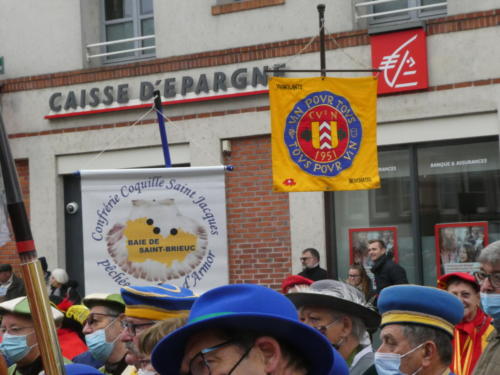 Chapitre de la Confrérie de la Faisanderie, à Sully-sur-Loire: Le cortège à travers la ville de Sully.