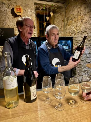 Rencontre des Associations neuchâteloises en lien avec la vigne, le vin et le terroir, au Caveau de l'Entre-deux-Lacs, à Cressier. 