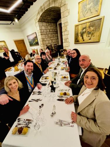 Frairie de printemps au Château de Boudry : Mélanie et Didier Boillat, Sandro Paz, Heidi Gutleben, Patricia Borloz, Esther et Alain Rapin, Mme Paz, Cosimo et Rita Piscopiello.