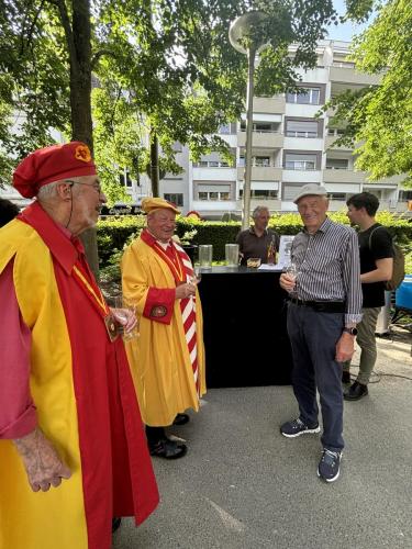 Dégustation de l’Œil-de-Perdrix au Jardin anglais: Alfred Zehr, Walter Zwahlen et Jean-Claude Kuntzer.