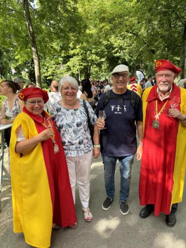 Dégustation de l’Œil-de-Perdrix au Jardin anglais: Marie-Paule et Alain Geiser.