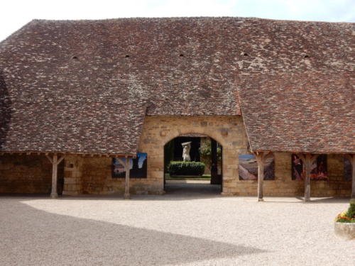 Sortie en Franche-Comté et en Bourgogne: visite du château du Clos de Vougeot, chef d'ordre de la Confrérie des Chevaliers du Tastevin. 