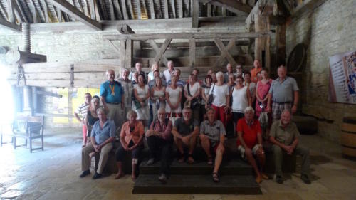 Sortie en Franche-Comté et en Bourgogne: visite du château du Clos de Vougeot, chef d'ordre de la Confrérie des Chevaliers du Tastevin. 