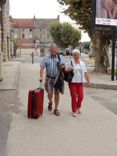 Sortie en Franche-Comté et en Bourgogne: départ de Beaune. Walter et Pierrette Zwahlen.