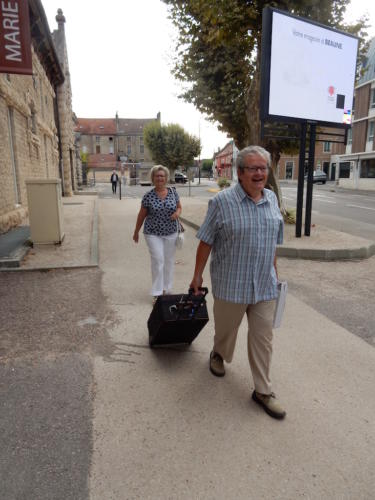 Sortie en Franche-Comté et en Bourgogne: départ de Beaune. Chantal et Pascal Chatelain. 