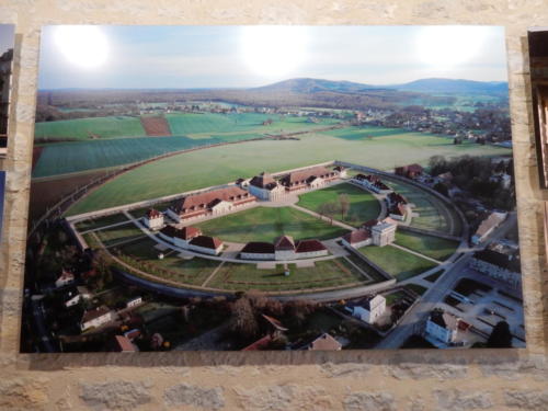 Sortie en Franche-Comté et en Bourgogne: une vue de la Saline royale d'Arc-et-Senans.